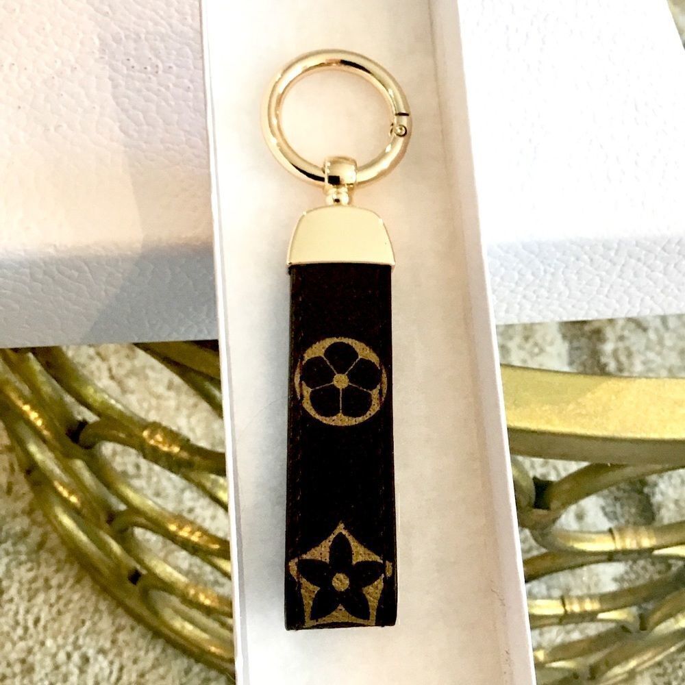 BROWN FLOWER KEYCHAIN  